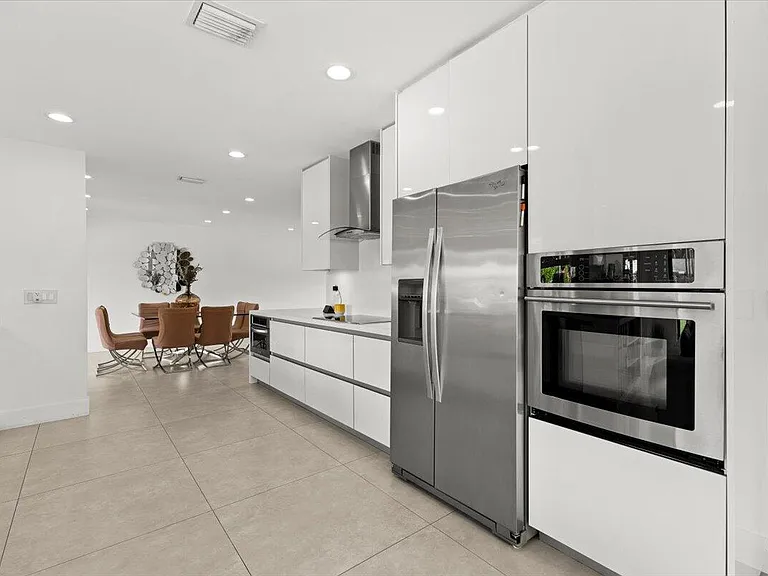 1049 W Palmetto Park Rd — Photo 12