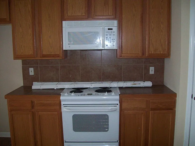26043 Wimbledon Ave — Photo 10