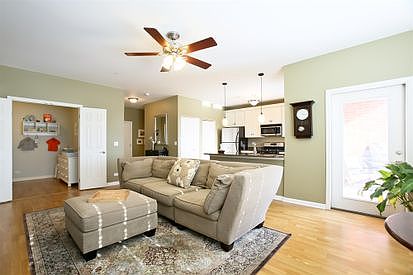 3rd image of 935 Burlington Ave Unit 311
