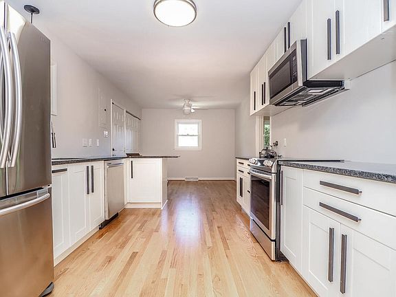 1109 E Martin St Raleigh NC 27610 USA-004-008-E Martin St4-MLS_Size_11022024