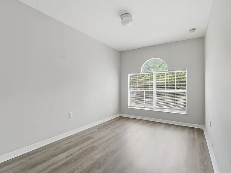 963 E Main St — Photo 28