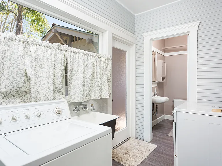 3425 Albatross St — Photo 24
