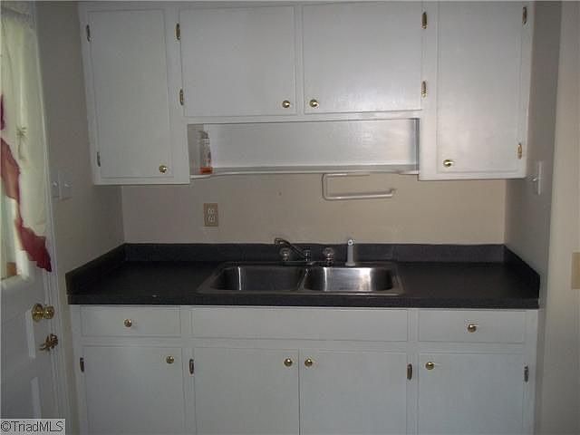 1st image of 1910 Woodside Dr