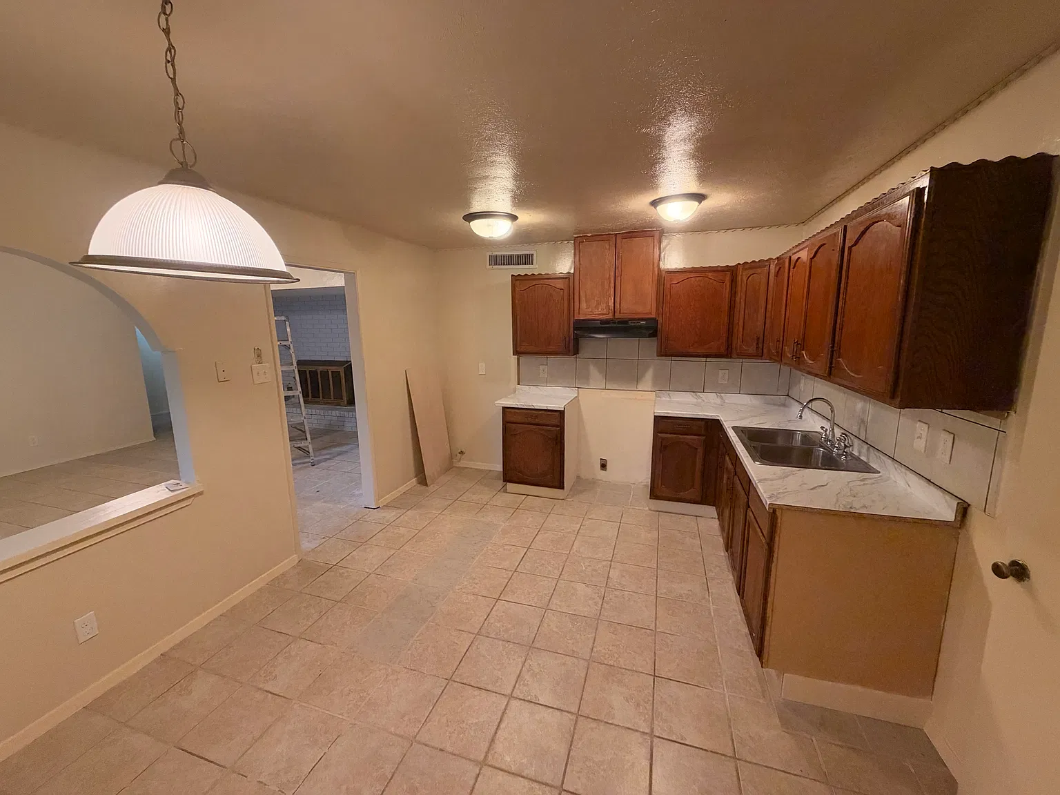 3 bed, 1372 sqft, $1,700 — Photo 3