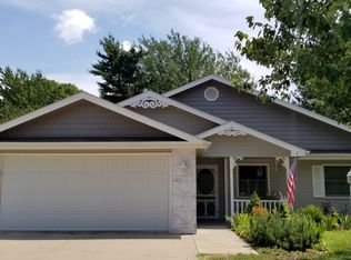 908 Davis Dr, Manhattan, KS 66502