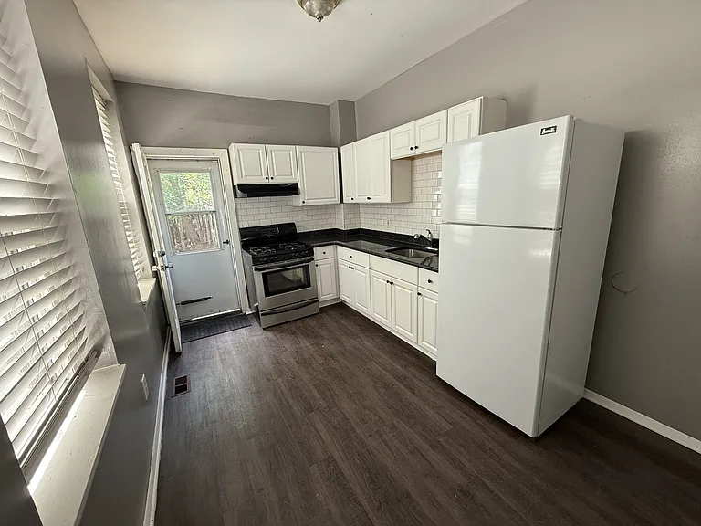 537 Newton Ave — Photo 16