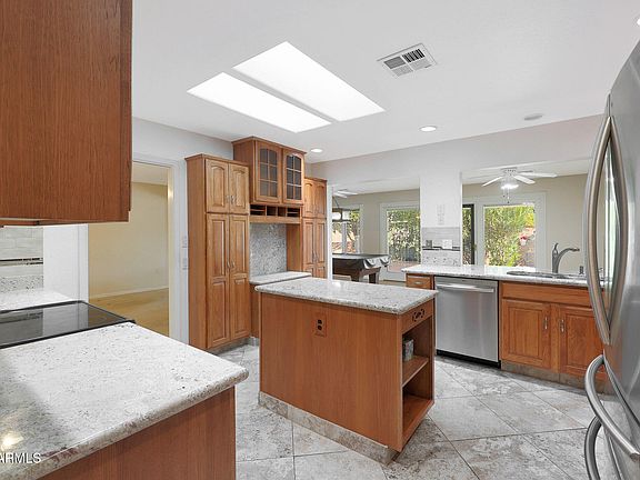 5th image of 10302 W BURNS Drive