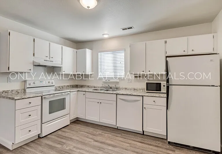 255 E Center St #10 — Photo 15