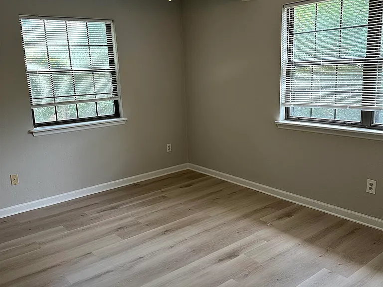 372 Hayden Rd — Photo 6