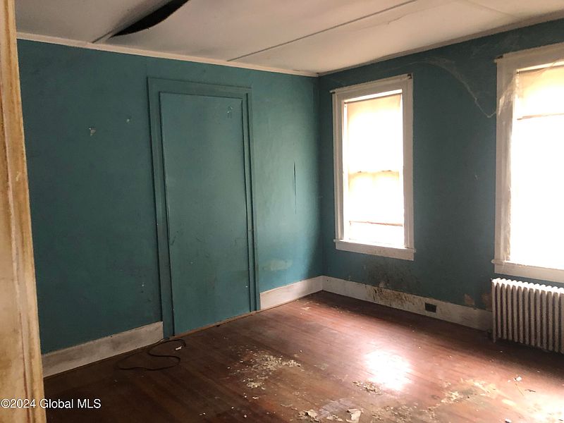 4th image of 179 Churchill Road