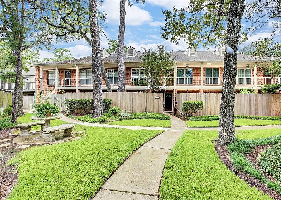 1st image of 835 Wax Myrtle Ln #A