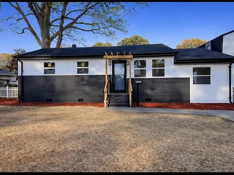 1203 Baskerville Ln — Photo 12