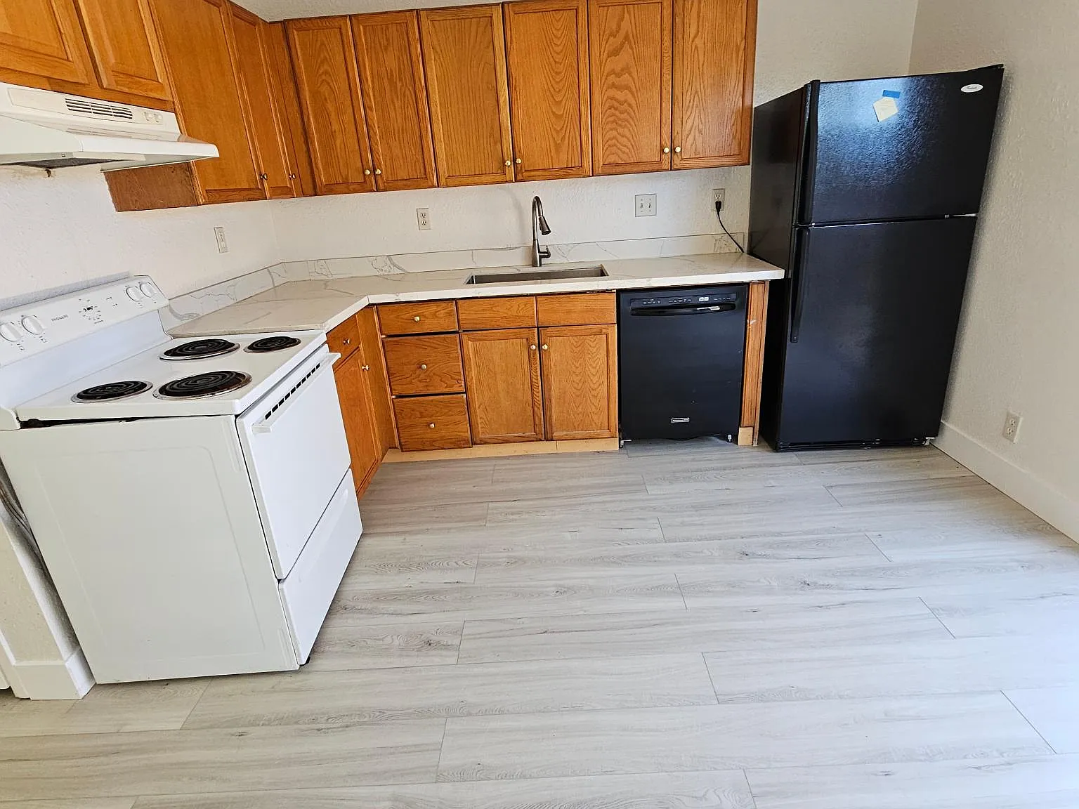1512 Sycamore Dr — Photo 2