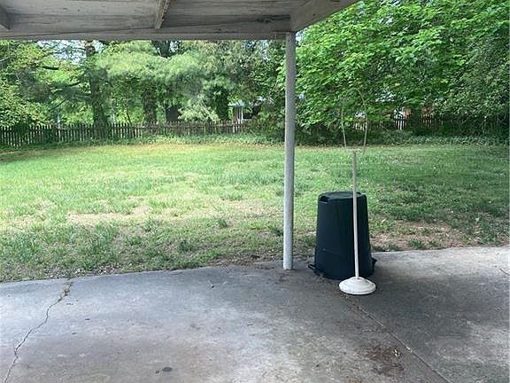 5th image of 501 Greenwood Dr