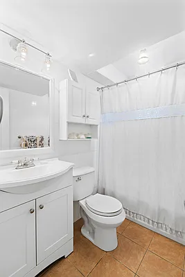 Sold by Thomas Lipovetsky, LREB | media 5