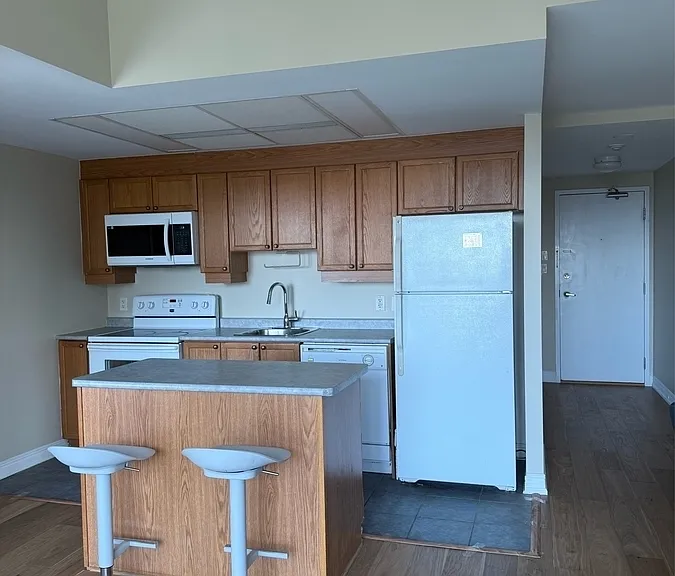 134 York St #805 — Photo 12