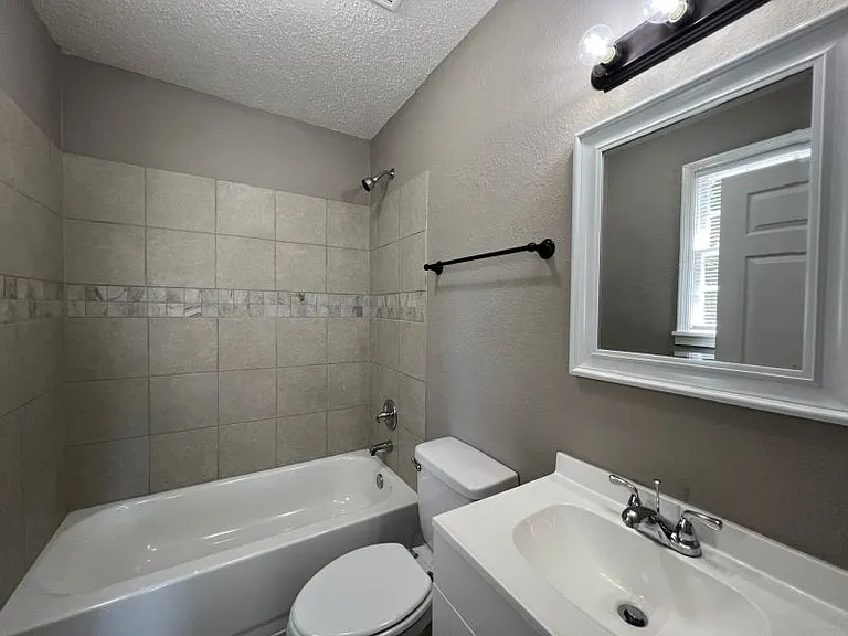 3795 Wayne Ave — Photo 8