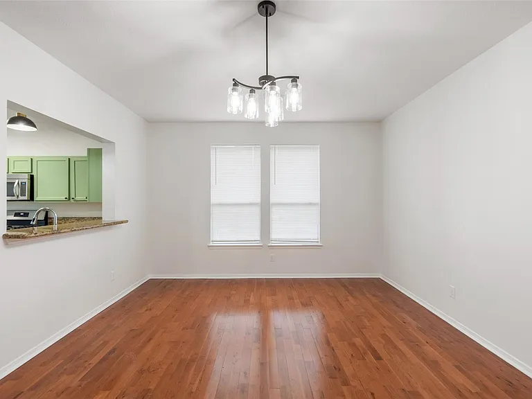 923 Shirefield Ln — Photo 10