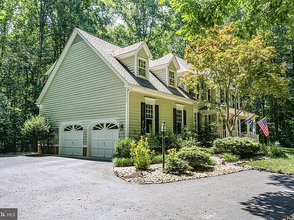 3rd image of 7217 Bloomsbury Ln