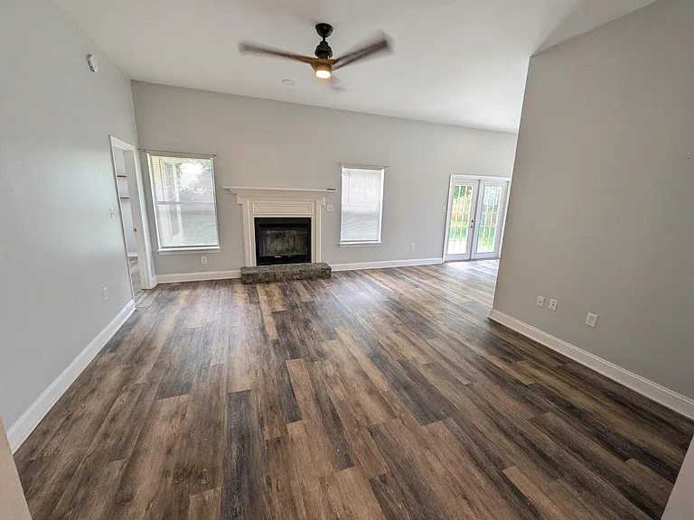 2236 Prytania Cir — Photo 2
