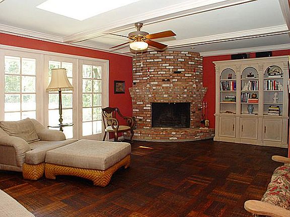 5th image of 6019 Royal Crest Dr
