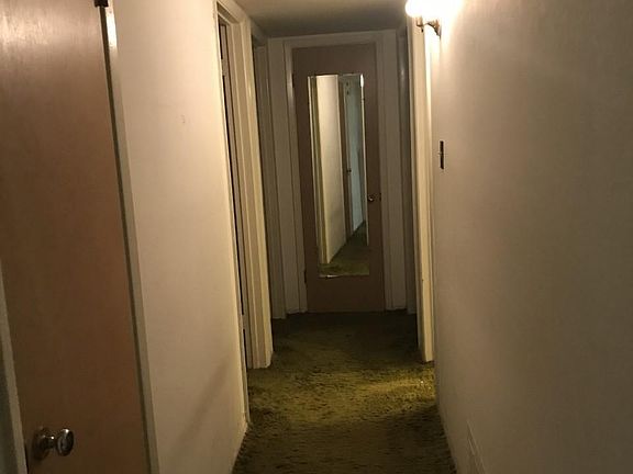 5th image of 1054 E Broadmor Dr