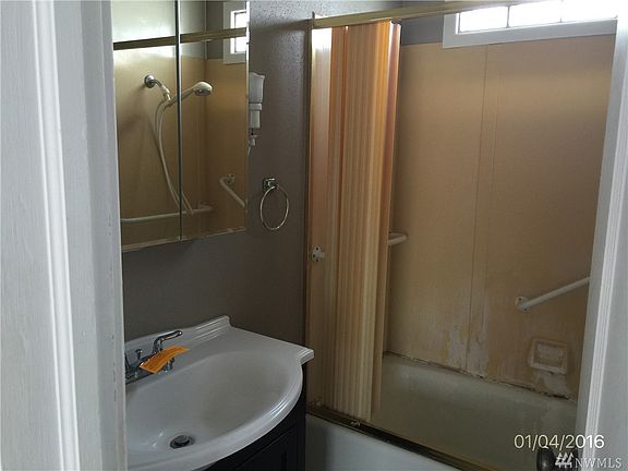 5th image of 406 E Marjorie Ave