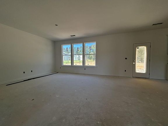 5th image of 210 Ruby Robin Rd
