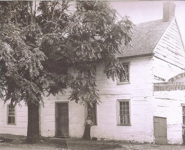 124 E Main St photo 1