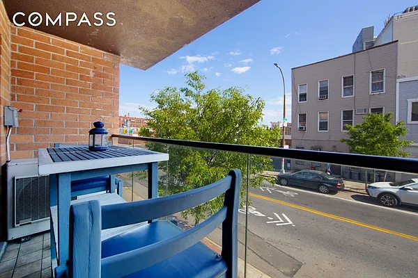 Sold by Compass | media 10