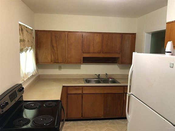3rd image of 714 Berkley Dr