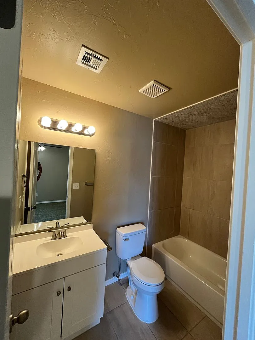 4508-10 SE 77th St — Photo 3