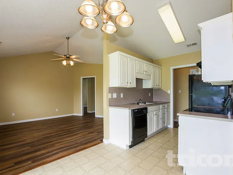 2125 Sebastiani Dr — Photo 4
