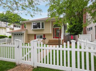 2083 Washington St, MERRICK, NY 11566