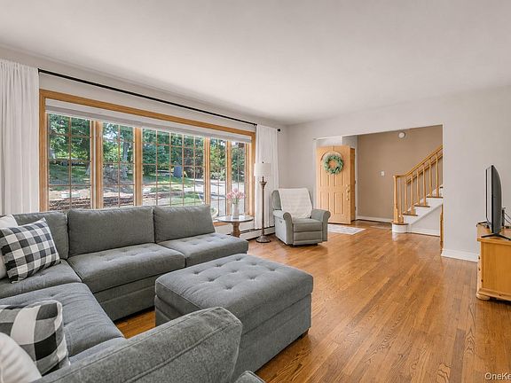 4th image of 17 Broadview Avenue