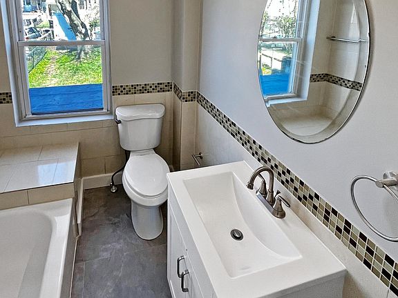Bathroom (1/2)