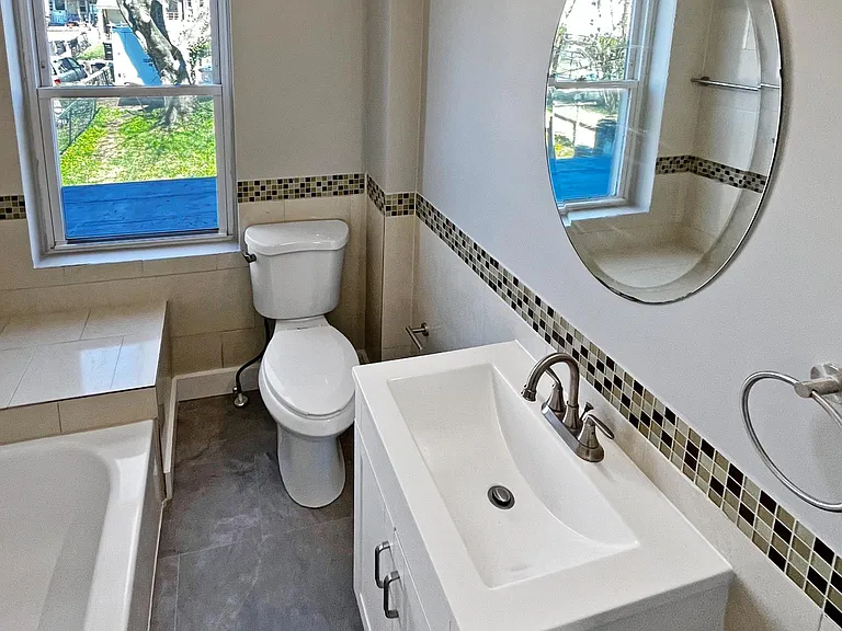 Bathroom (1/2)