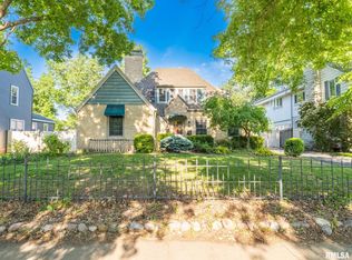 712 S 6th St, Pekin, IL 61554