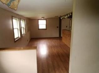 10226 Root River Dr, Caledonia, WI 53108
