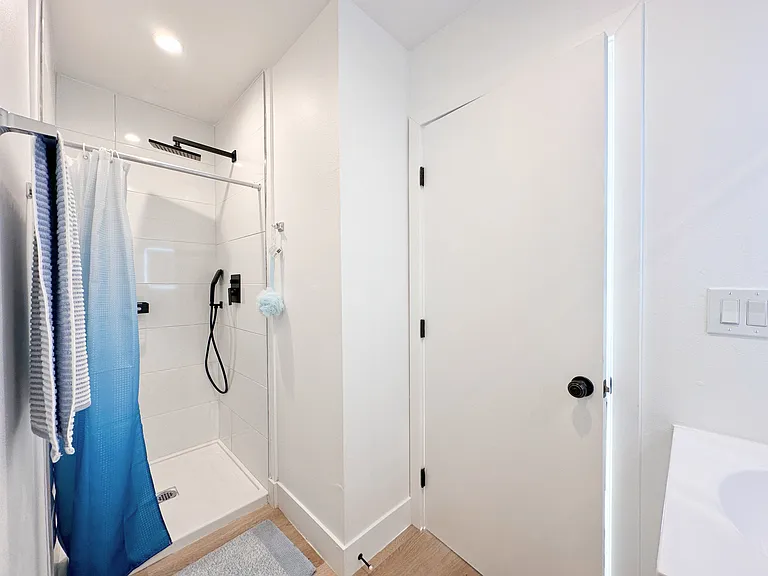 1338 West 35th Place — Photo 25