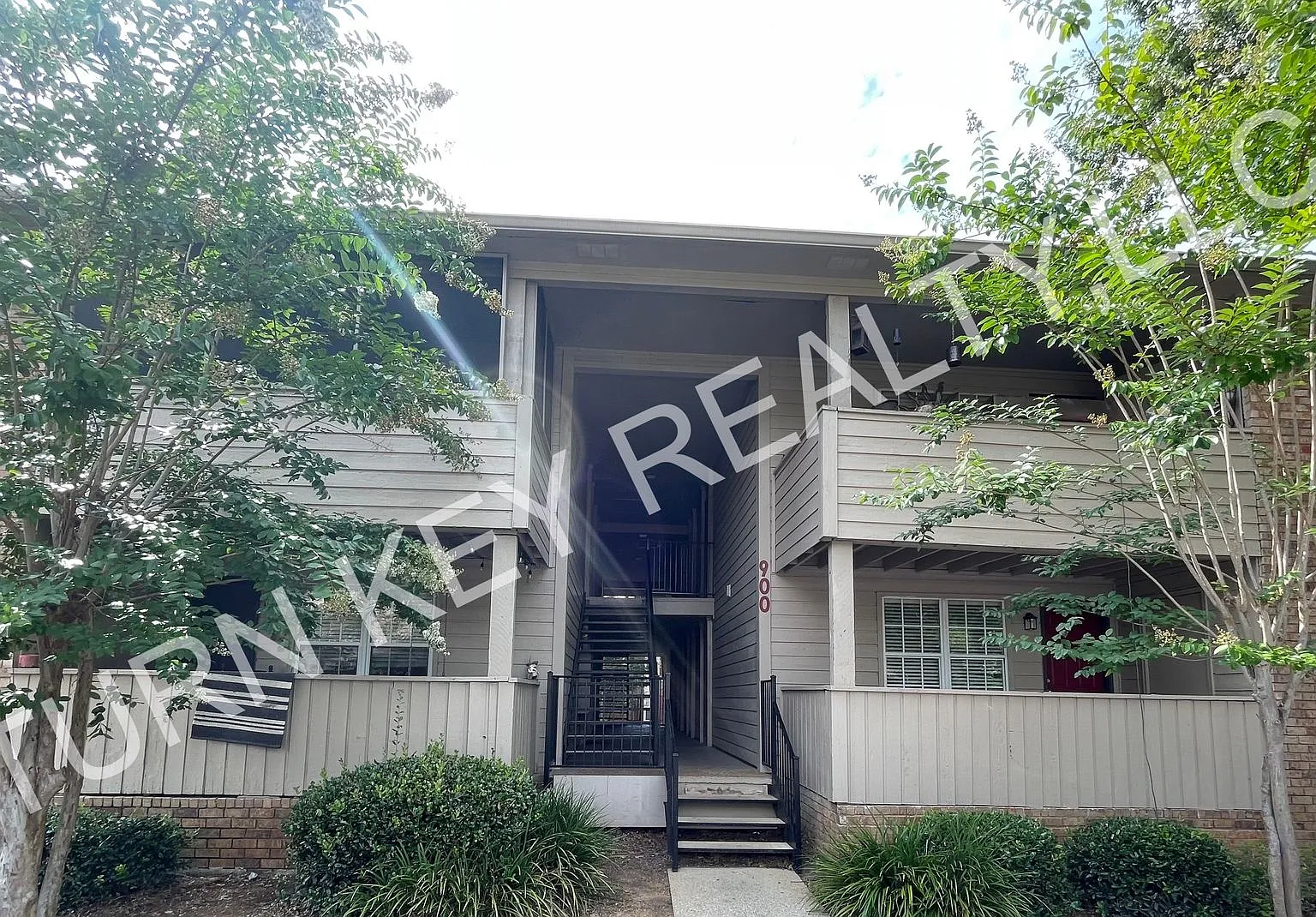 910 Chapel Creek Dr — Photo 1