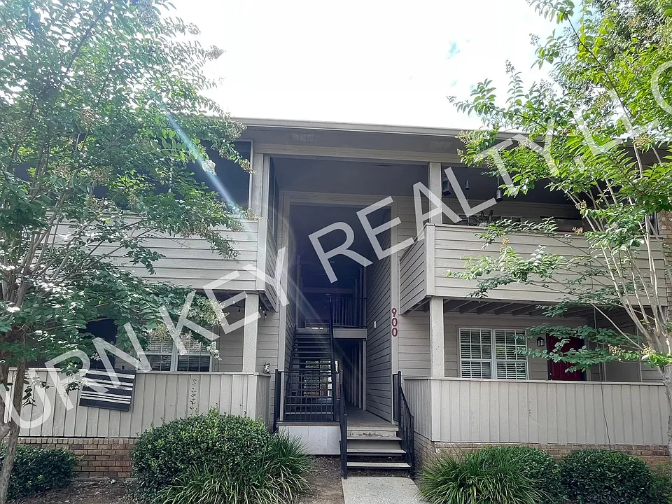 910 Chapel Creek Dr