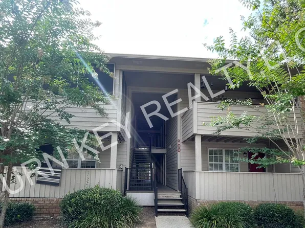 910 Chapel Creek Dr, Birmingham, AL