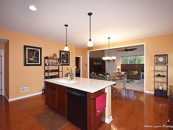 4th image of 1044 Broadmoor Dr
