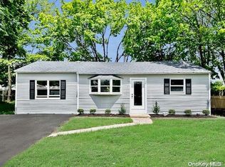 25 E Cherry St, Central Islip, NY 11722