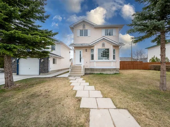 88 E Applemont Close SE, Calgary, AB T2A 7S3