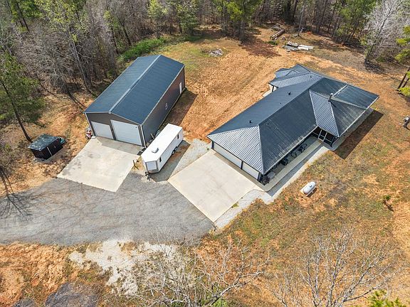 2nd image of 862 Monticello Rd