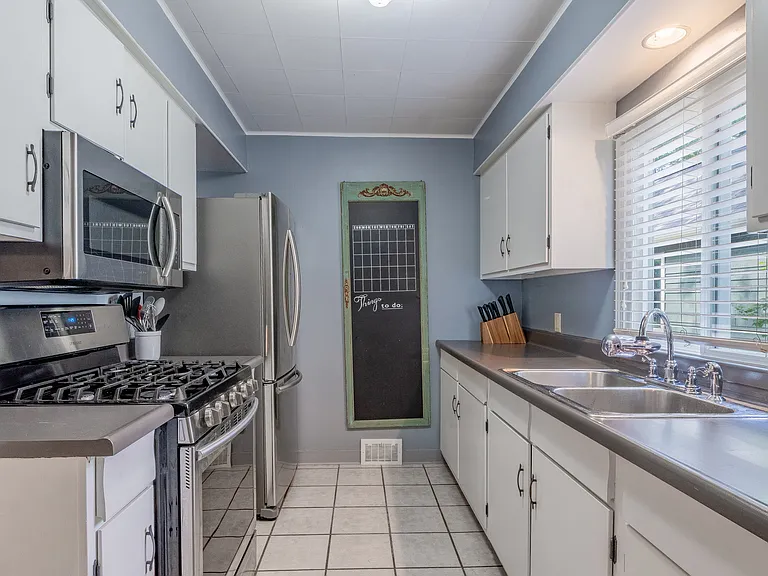 1910 Monrovia Dr — Photo 4