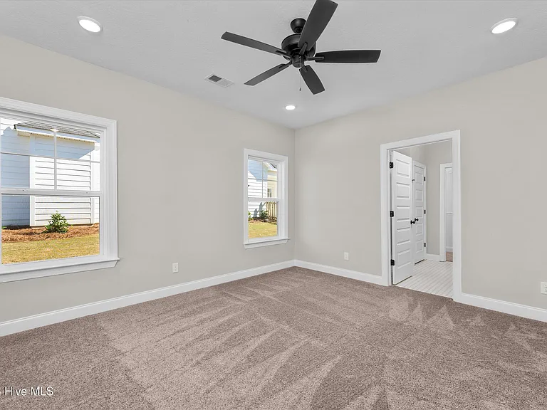 915 Sandpiper Xing — Photo 12