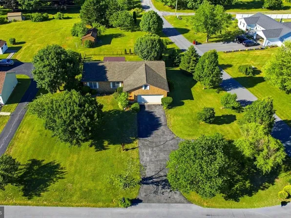 109 Venus Ln, Bunker Hill, WV 25413